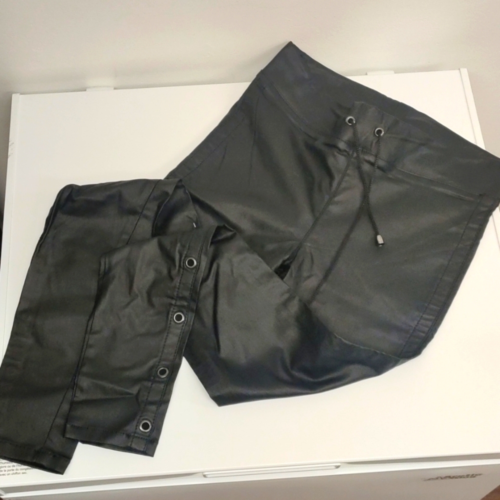 Sz 8 Black Faux Leather leggings